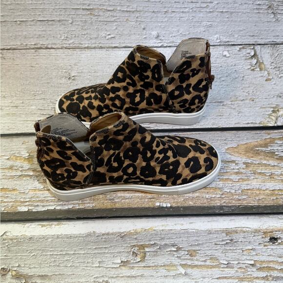 Steve Madden Leopard Print Slip-On Sneakers Womens 6.5 Casual Animal Print - Picture 3 of 6